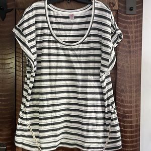 Livi active by Lane Bryant plus size 18/20 white and black straps design.